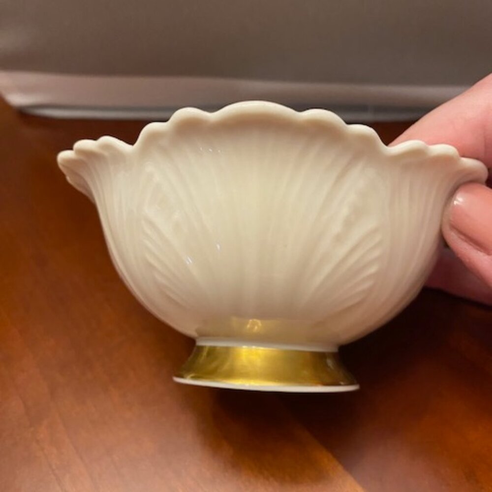 Lenox Classic China Gold Trim Leaf Shaped Made USA Serving Trinket  Bowl 4.5"